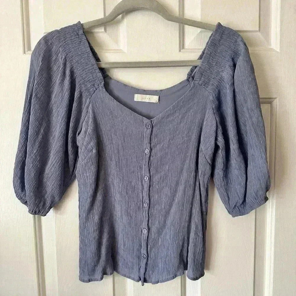 Puffed sleeve top with buttons